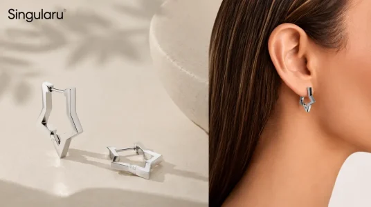 Pendientes estrella en acero inoxidable con cierre click de Singularu para mujer