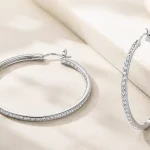 Pendientes de aro Swarovski Sommerset con baño de rodio y brillo suave