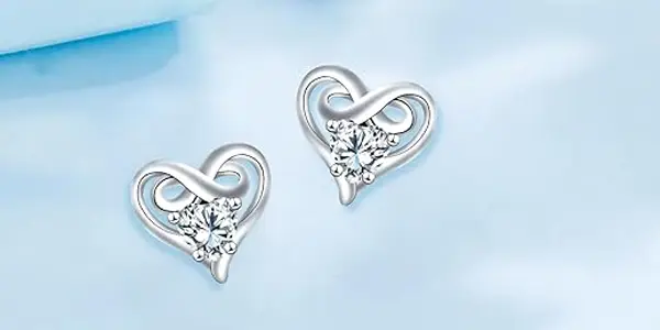 Pendientes en forma de corazón de plata de ley 925 con circonitas