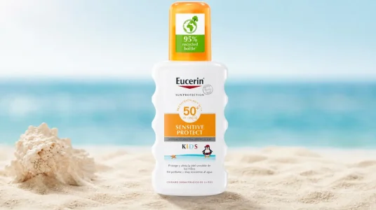 Protección solar infantil Eucerin Sun Kids Spray FPS 50+ de 200 ml para pieles sensibles