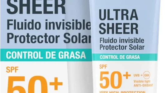 Protector solar facial Neutrogena Ultra Sheer SPF50+ para piel grasa, ligero y resistente al agua