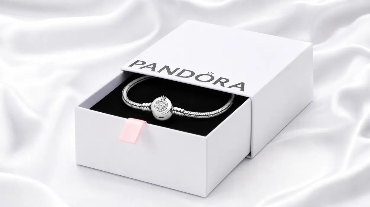 Pulsera Pandora de cadena de serpiente con cierre de corona y circonita cúbica