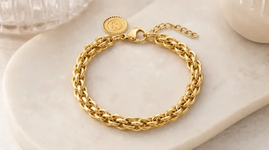 Pulsera Big Rope de Singularu: acero inoxidable y baño de oro 18Kt, larga y llamativa