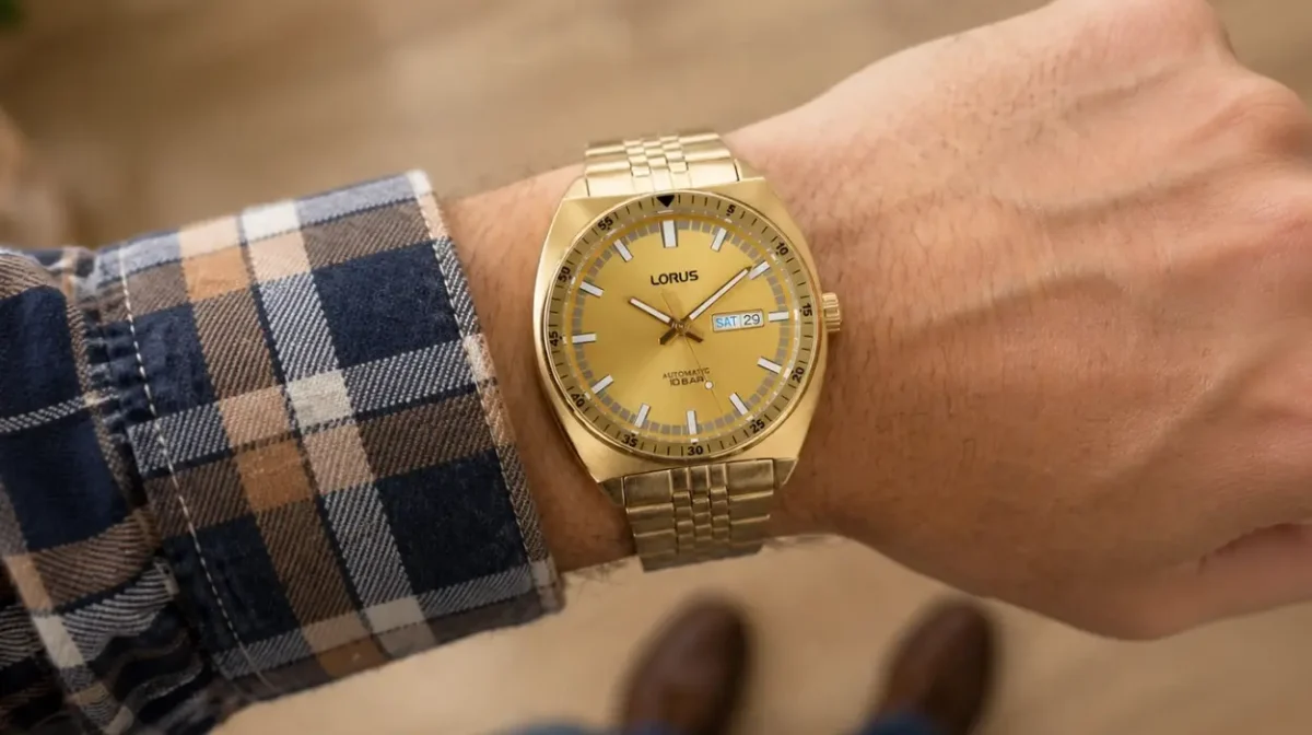 Este reloj automático Lorus dorado para hombre es un modelo elegante y vistoso que llama la atención en cualquier muñeca