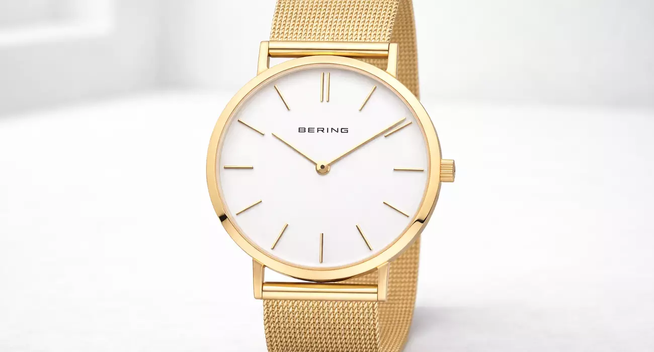 Reloj Bering Charity dorado para mujer con cristal de zafiro