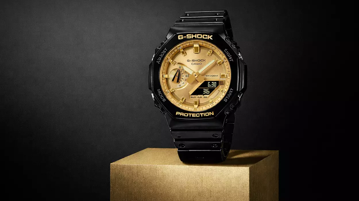 Reloj Casio G-Shock GA-2100GB-1AER negro y dorado