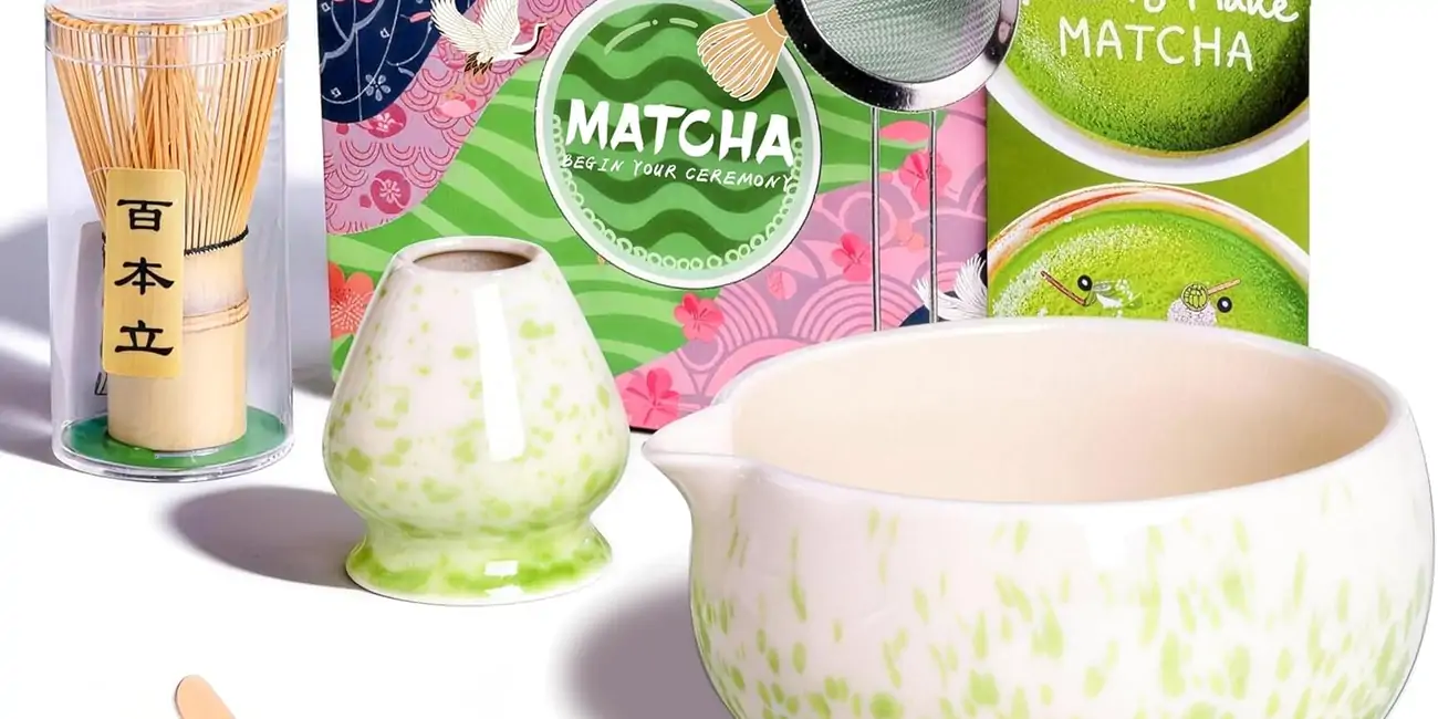 Matesen Matcha Kit Beige y Verde,Set de Matcha de 5 Piezas,Kit de Matcha Completo,Utensilios para Ceremonia de Té Japonés,Soporte para Batidor de Matcha,Caja de Regalo de Matcha para Navidad
