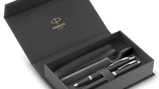 Set de regalo Parker IM con pluma estilográfica y bolígrafo en estuche lacado negro