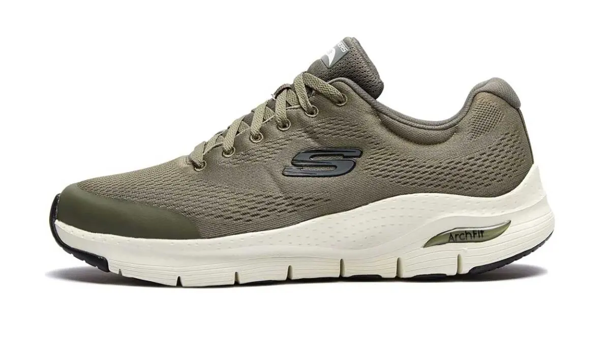 Zapatillas Skechers Arch Fit en color verde oliva para hombre