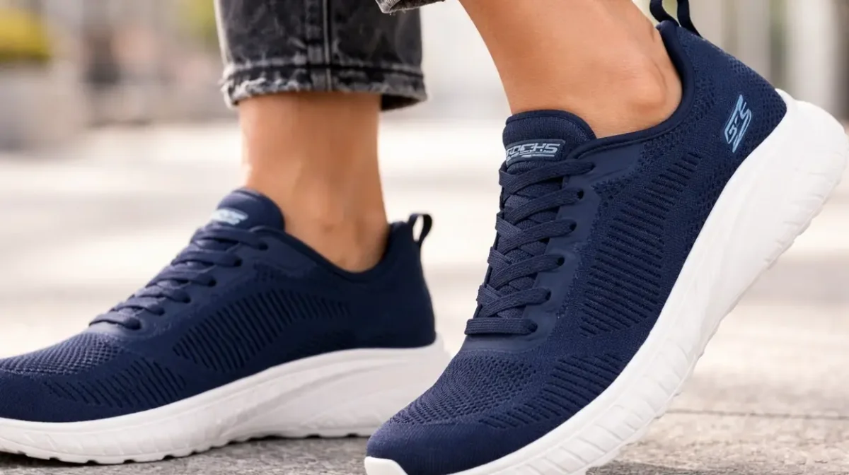 Las Skechers Bobs Squad Chaos azul marino para mujer, perfectas para paseos largos, bajan hoy