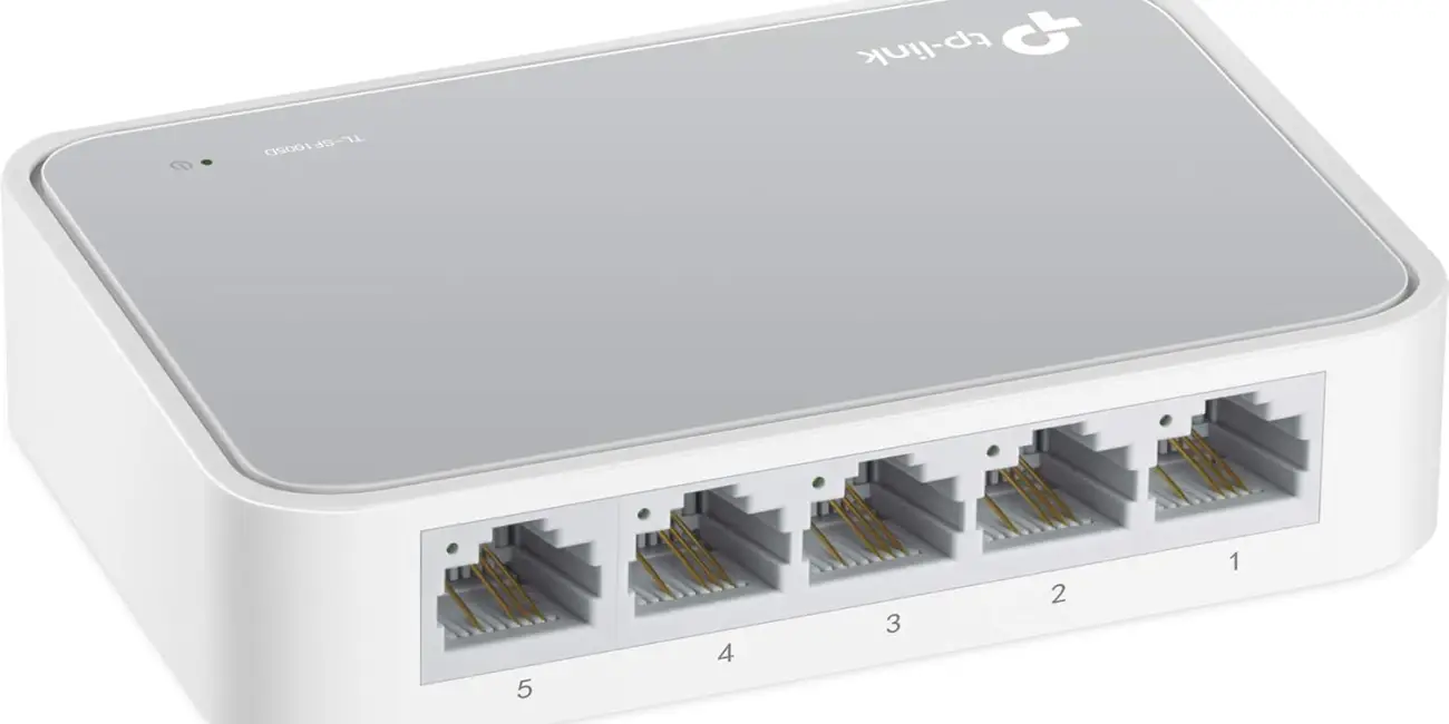 Switch Ethernet TP-Link TL-SF1005D de 5 puertos 10/100 Mbps plug and play