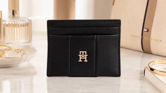 Tarjetero acolchado para mujer Tommy Hilfiger TH Icon CC Holder en negro