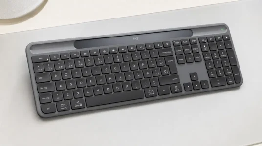 Teclado inalámbrico Logitech Signature Slim Solar+ para trabajar sin cables