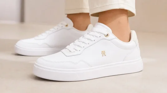 Tenis casuales Tommy Hilfiger para mujer con suela de copa y parte superior baja