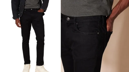 vaqueros ajustados Amazon Essentials para hombre en color negro