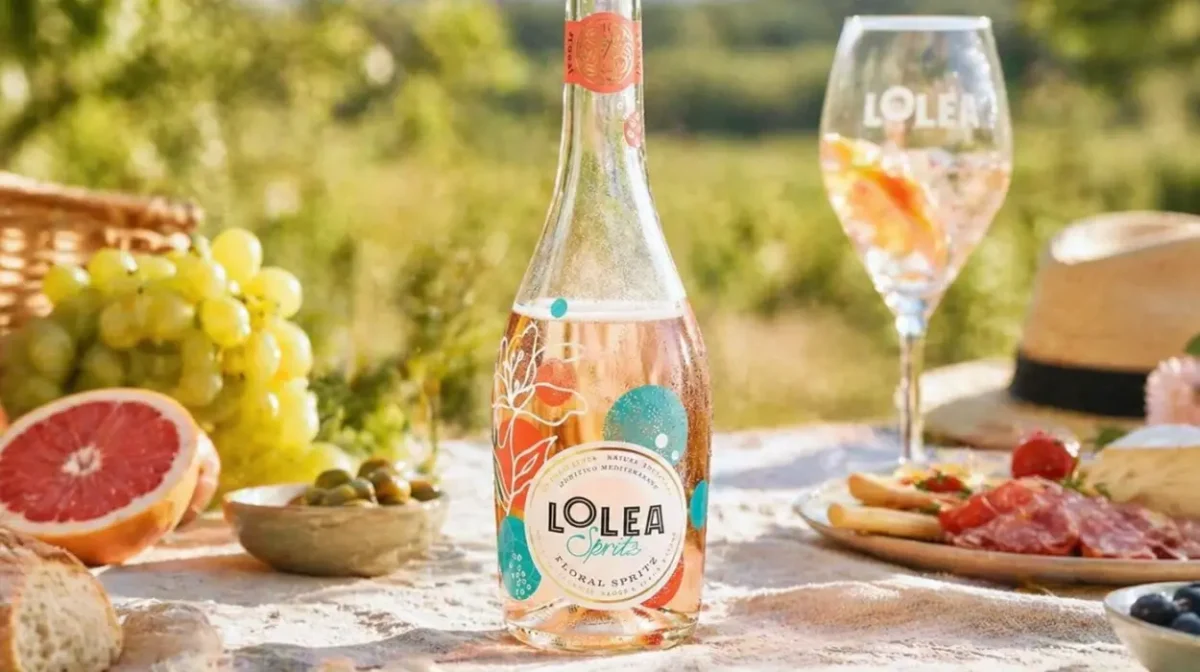 Vino espumoso rosado Lolea Floral Spritz con notas cítricas y toque floral de 750 ml