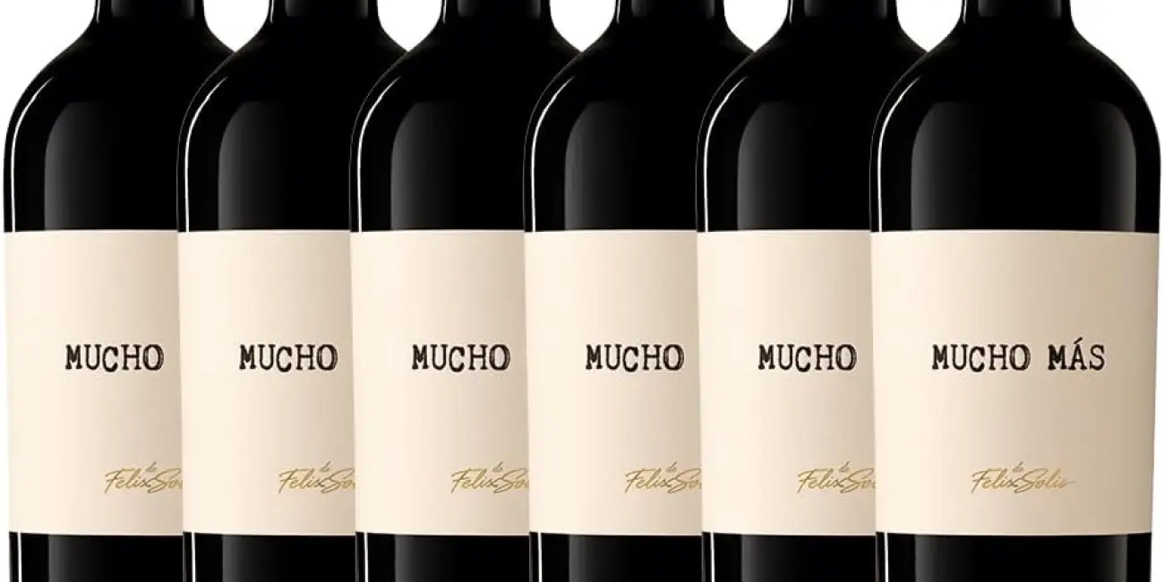 Vino tinto Mucho Mas: premiado Tempranillo-Shiraz con buenas valoraciones