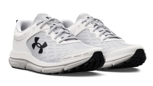 zapatillas Under Armour UA Charged Assert 10 para hombre en color blanco