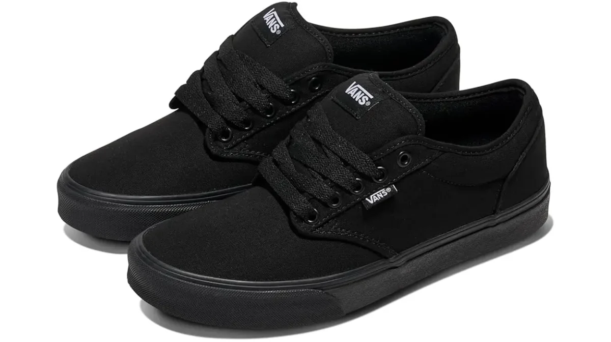 Las icónicas Vans en color negro a un precio top