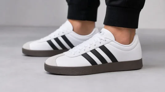 Zapatillas Adidas VL Court para hombre en blanco, negro y gris