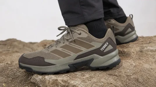 Zapatillas de senderismo adidas Terrex Eastrail 3 para hombre en color marrón