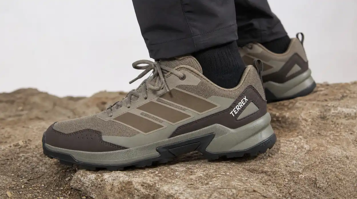 Zapatillas de senderismo adidas Terrex Eastrail 3 para hombre en color marrón