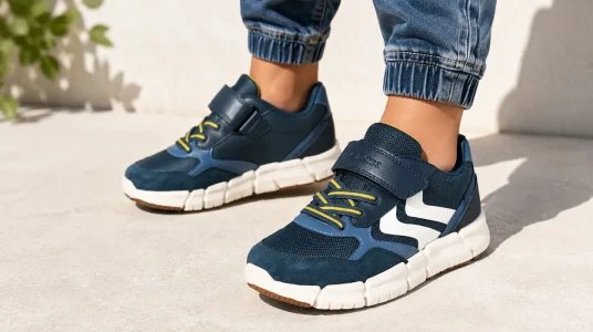 Geox J FLEXYPER Boy B, zapatillas deportivas transpirables en azul marino y amarillo