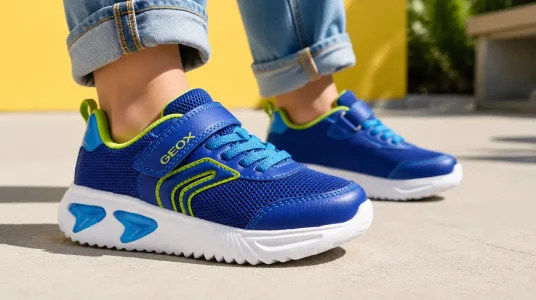 Zapatillas deportivas Geox J Assister Boy C azul y lima