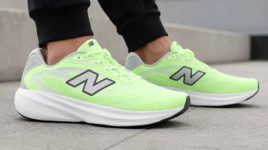 Zapatillas New Balance 680 con malla transpirable y suela de goma