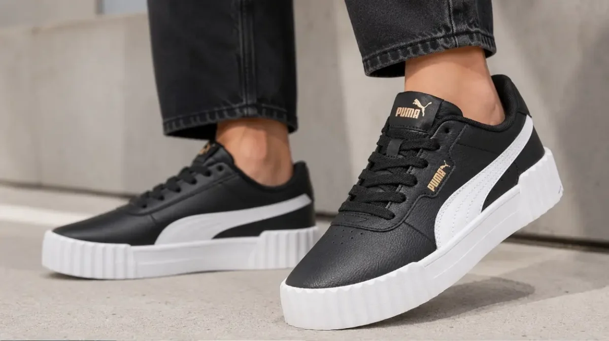 Las zapatillas Puma Carina 3.0 Aqua Metallics para mujer bajan a sólo 35€ en color negro (42% de descuento)