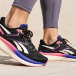 Zapatillas Reebok Viva Speed para mujer en negro, rosa y morado
