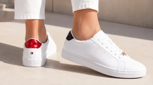 Zapatillas Tommy Hilfiger Sneaker para mujer con suela cupsole en color rojo, blanco y azul, talla 38