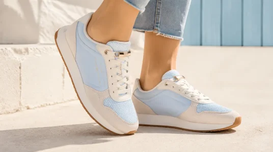 Zapatillas Tommy Hilfiger TH Chic Eva Runner para mujer en azul y crema