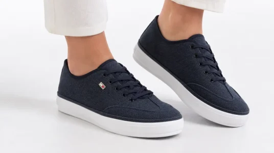 Zapatillas Tommy Hilfiger de lona azul para mujer, elegantes y cómodas